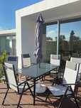 Conjunto mesa, 6 cadeiras e chapéu de sol