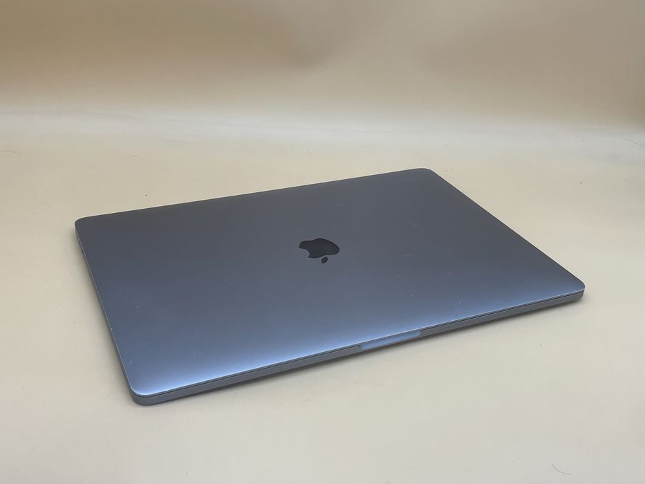 Macbook pro 2018 15.4 512 gb i9 16gb оперативки