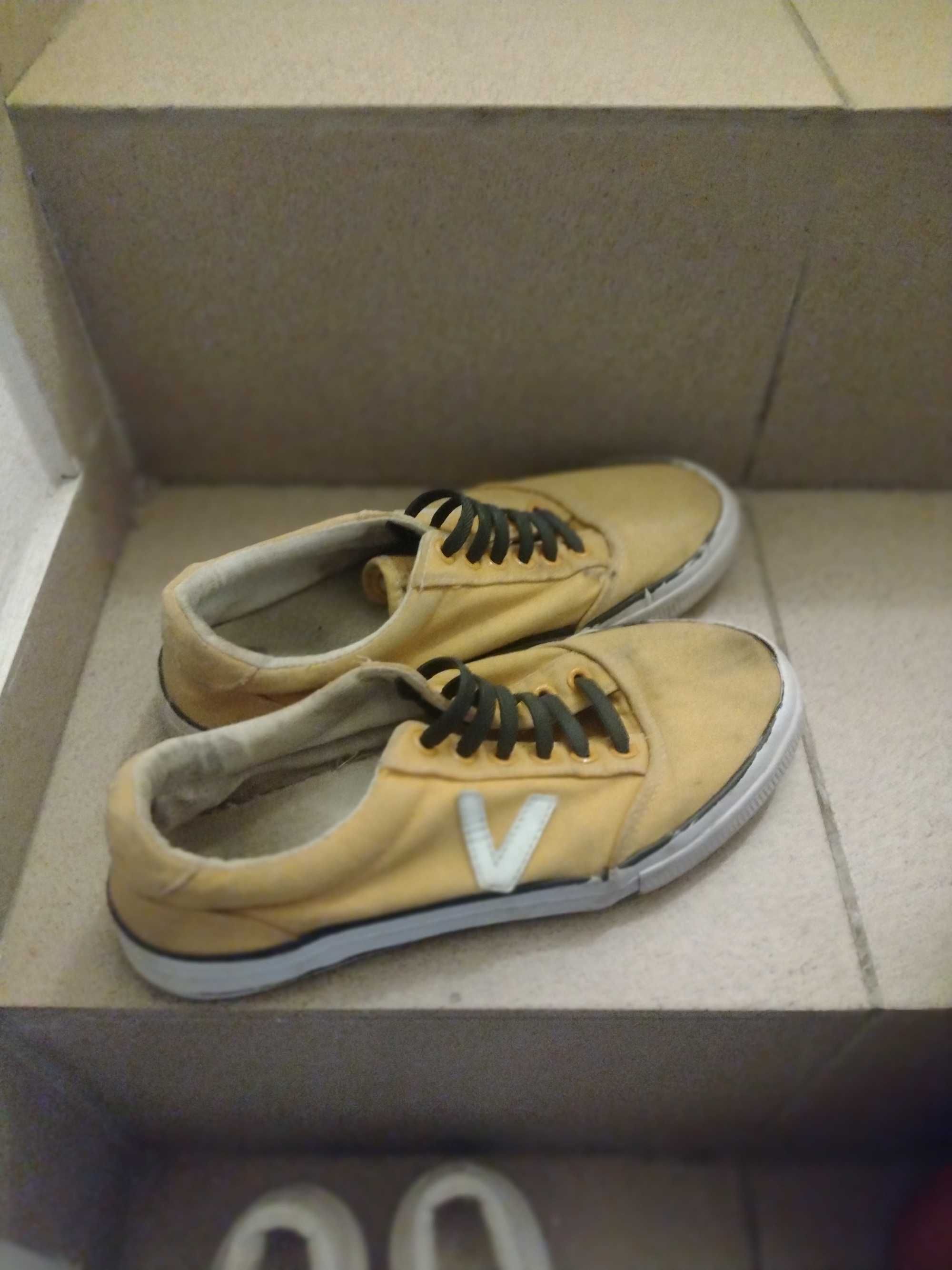 Buty trampki rozmiar 38 bez sznurowania