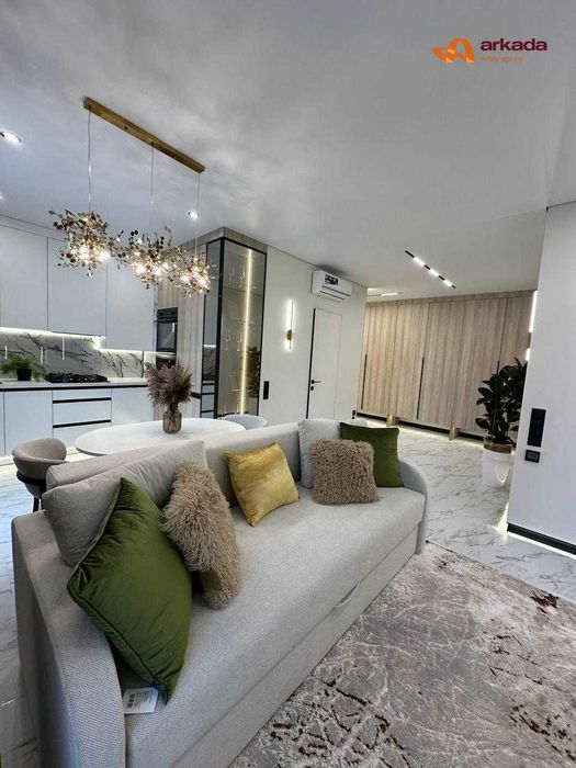 Продаю стильну 3 кімнатну квартиру в районі Озера з власною терасою!