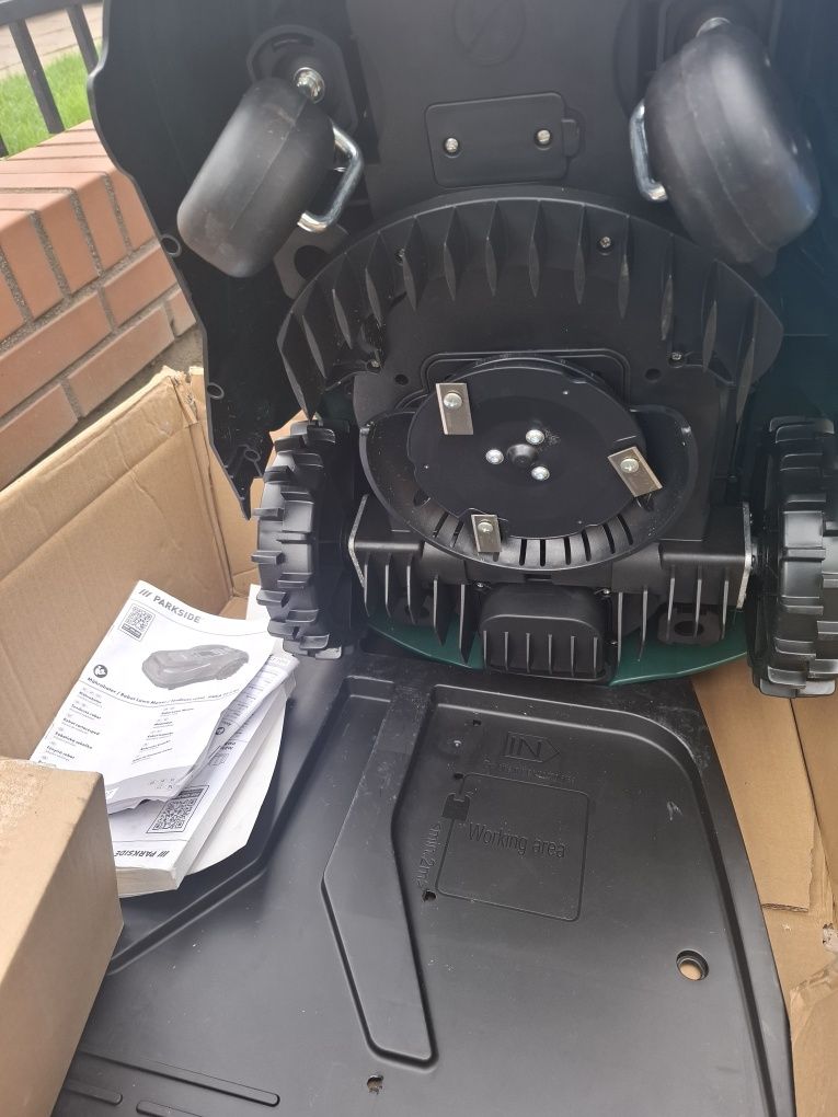 Robot koszący parkside PMRA 20LI B2  NOWY