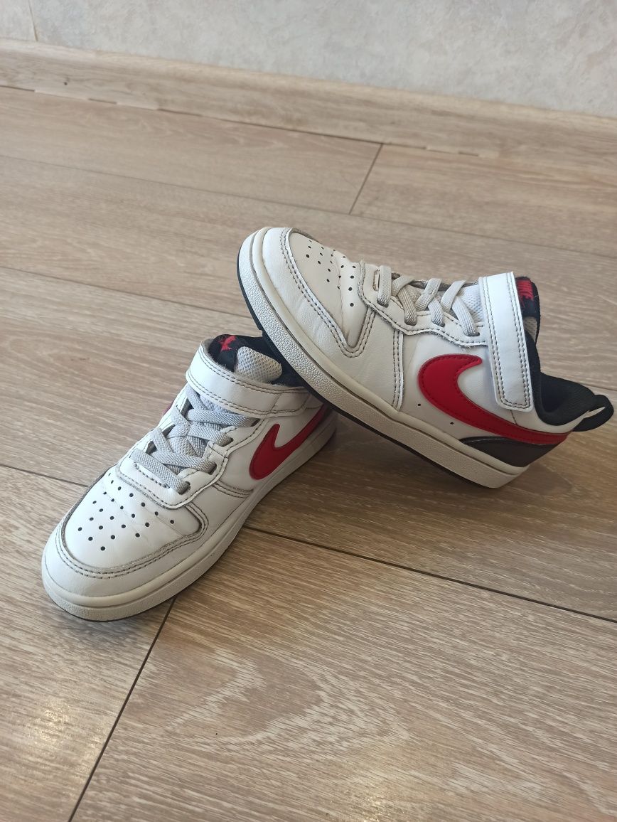 Дитячі кросівки Nike. розмір31 по устілкі 19 см