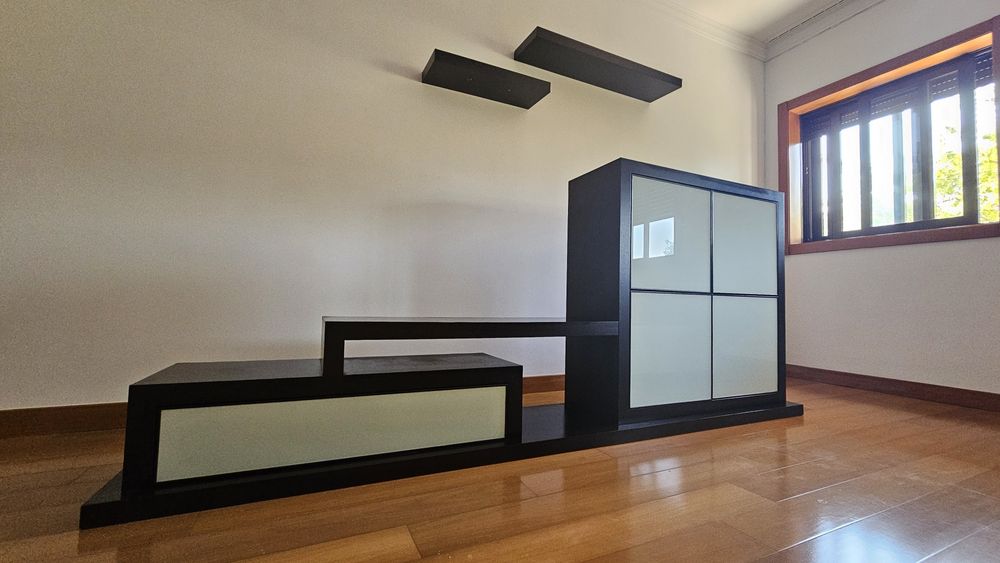 Móvel de sala em madeira maciça