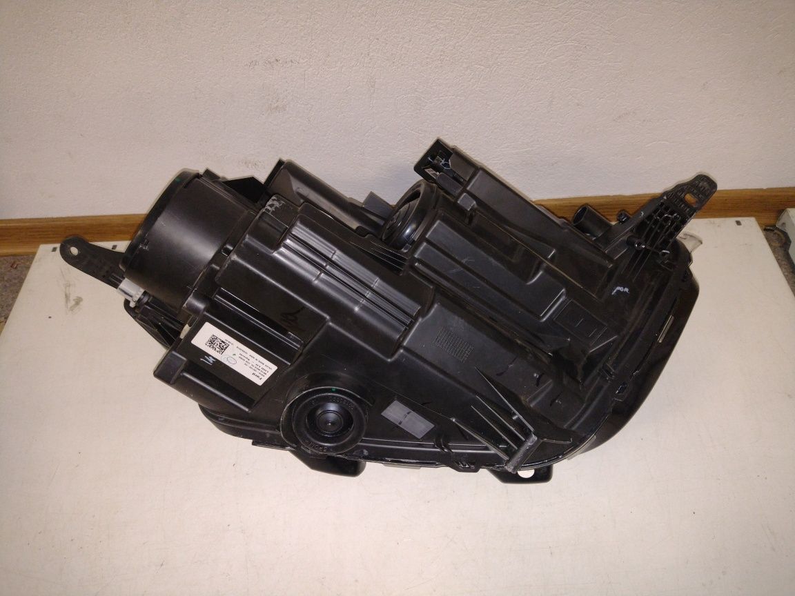 Ford Ecosport II lift 17-22 - Reflektor lewy Xenon kpl. EUR
