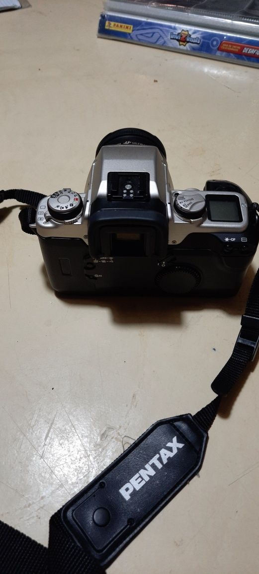 Câmara fotográfica Canon EOS 50e rolo