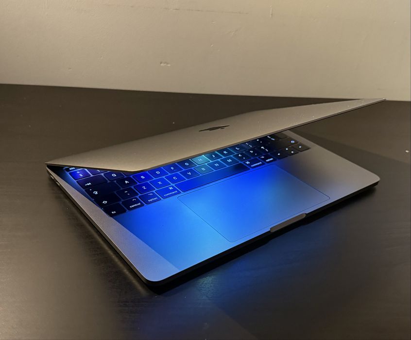 Laptop Apple MacBook Pro 13” / i5 / 8GB RAM / 120GB SSD