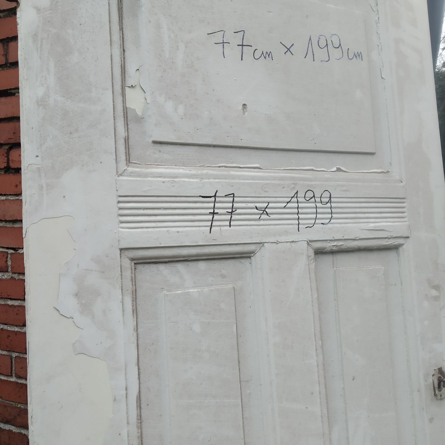 Stare drzwi zabytkowe retro do renowacji