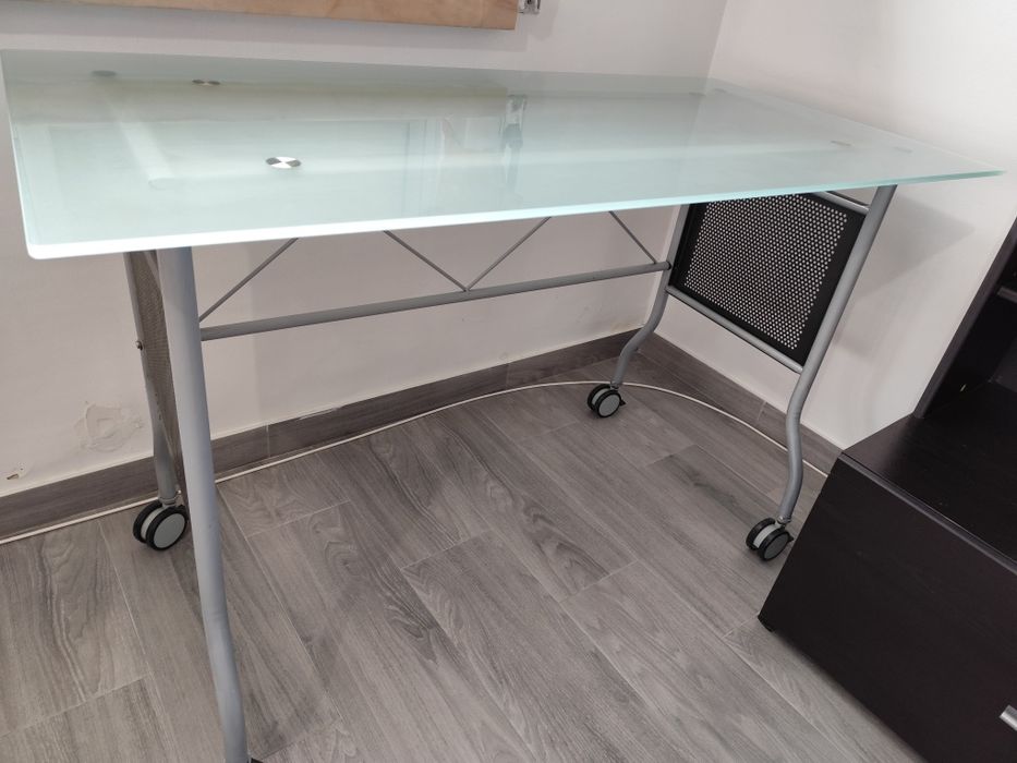 Used desk but in good condition64309665149185121