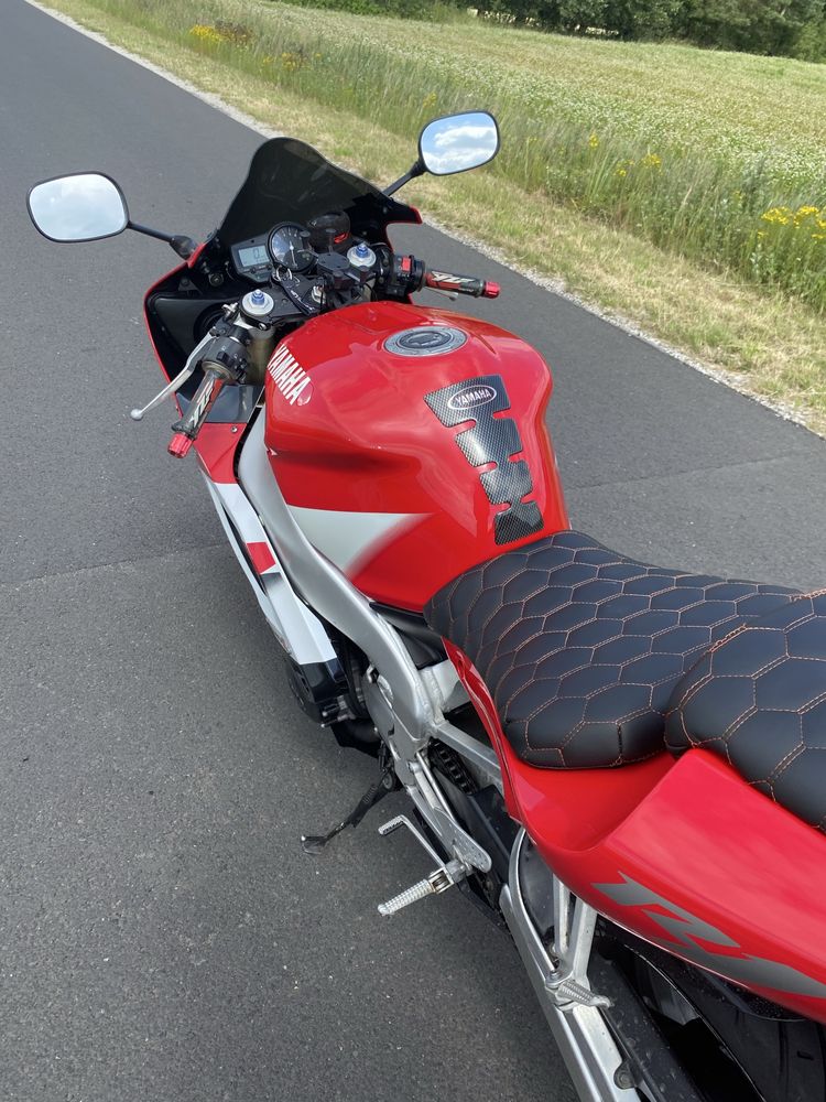 Yamaha r1  jzf nie cbr