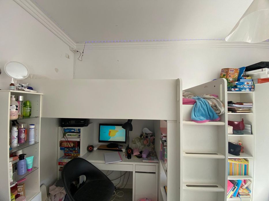 Cama alta com roupeiro  smastad