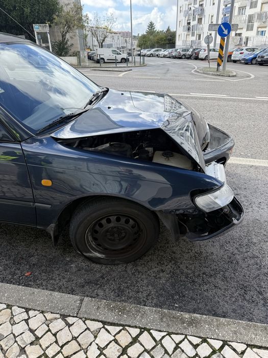 Toyota Corolla 95 - acidentado