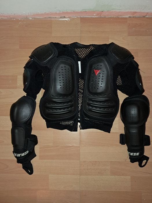 DAINESE zbroja buzer LIGHT WAVE JACKET
Stan bardzo dobry 
Rozmiar S