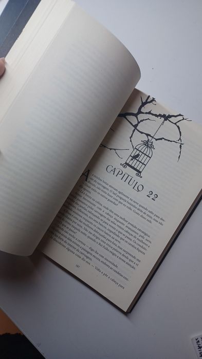 Livro "Gild" de Raven Kennedy