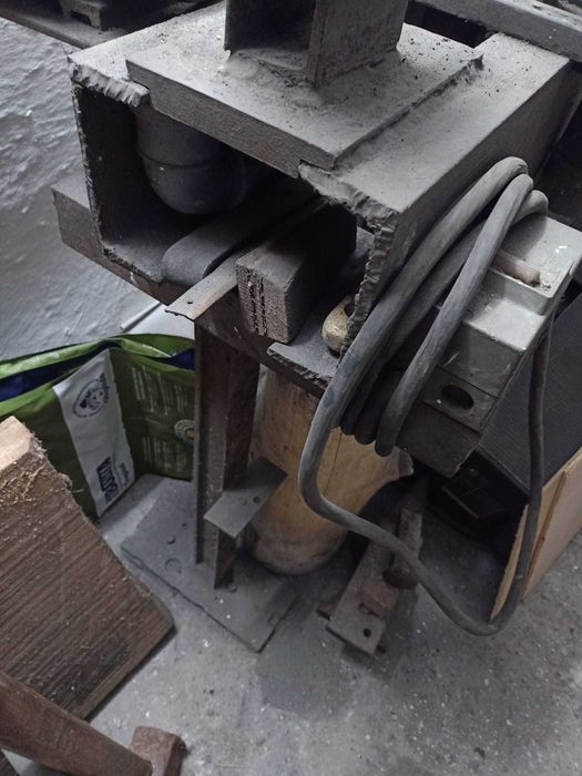 Frezarka typu Sam do drewna sprawna używana na bieżąco.