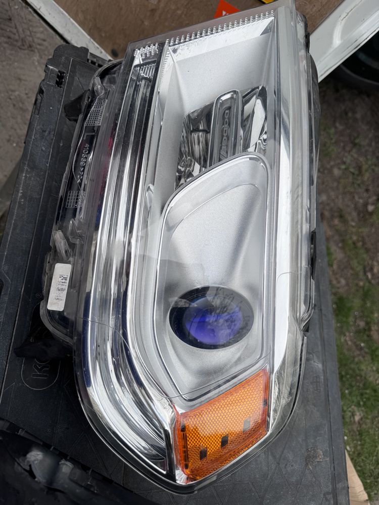 Lampa lewa Durango + prawa uszkodzona