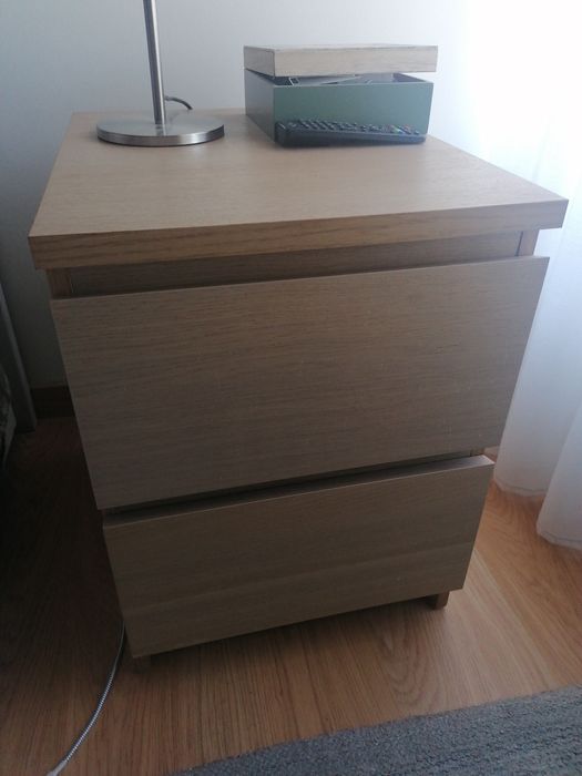2 Mesas cabeceira ikea