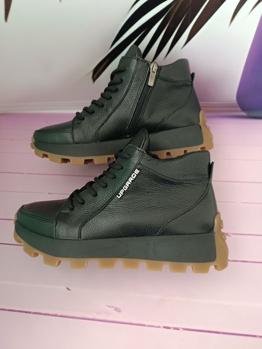 Кросівки жіночі шкіряні зимові на хутрі овчина .