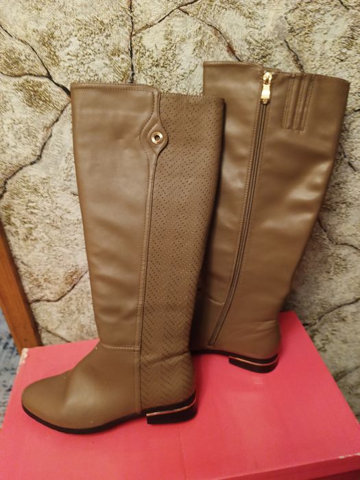 Продам чоботи жіночі