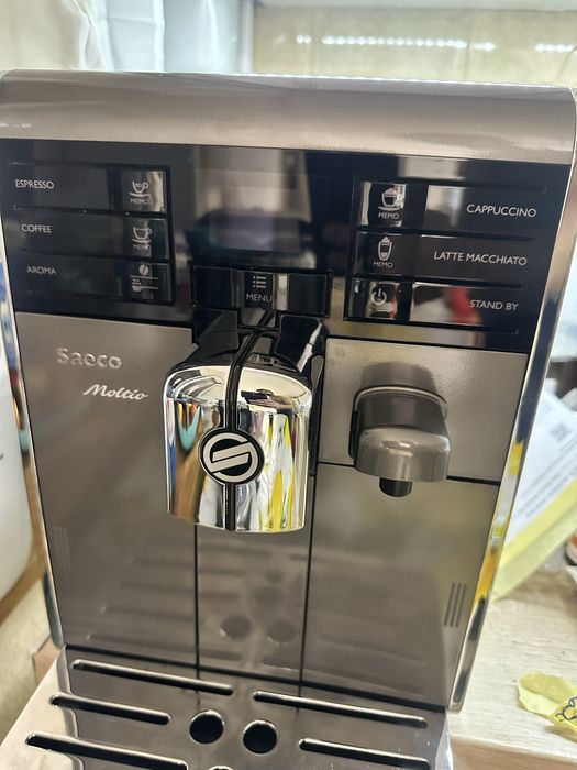 Продам кавомашину Saeco Moltio