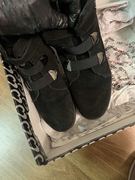 Продам зимові жіночі ботиночки , одягнуті пару разів