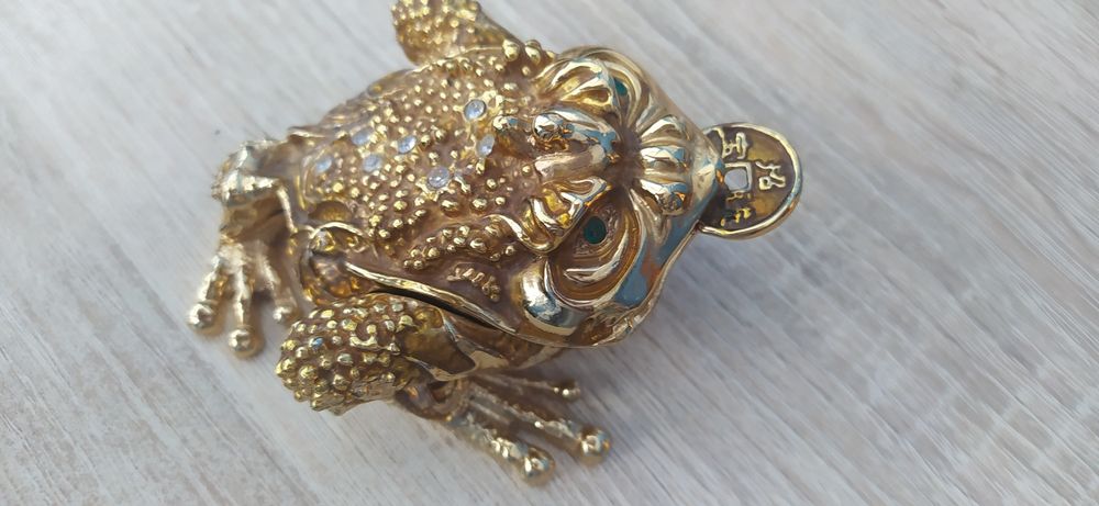 Трилапа жаба по Фен.   Шуй