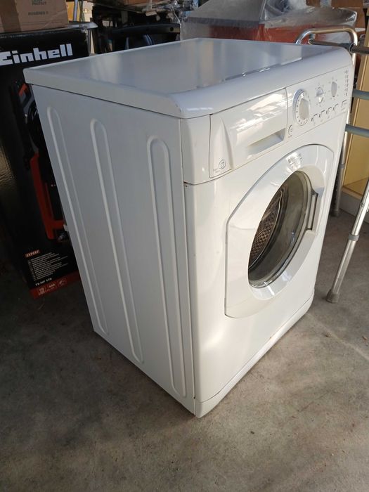 Maquina lavar roupa Hotpoint a funcionar bem