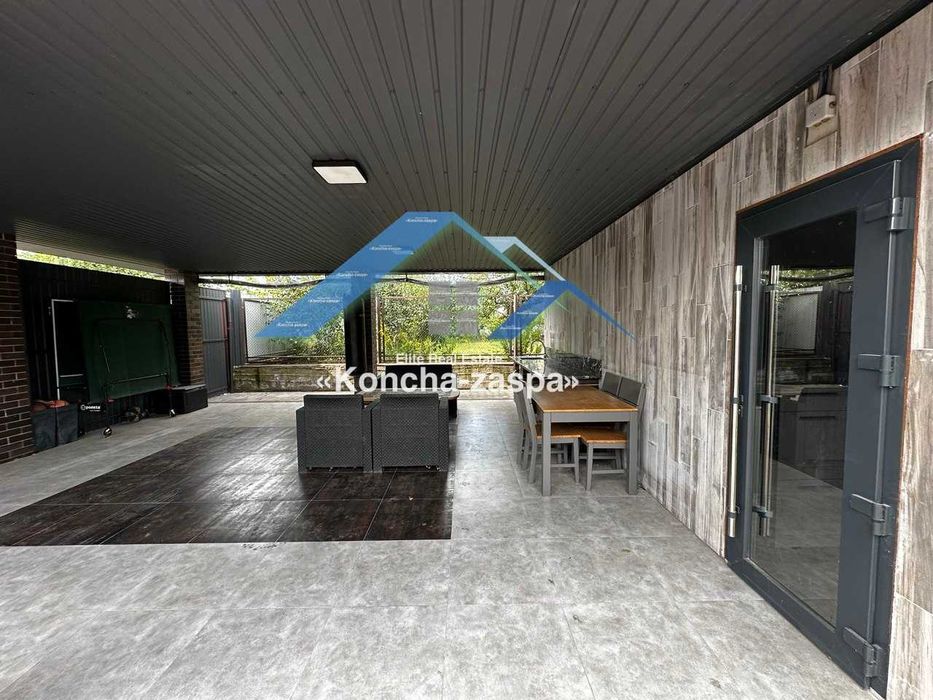 Конча Заспа. Новый дом рядом с рекой в Козине