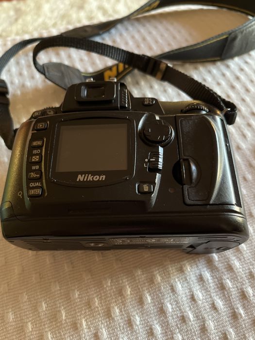 Máquina Fotográfica Nikon D70 + Carregador + Adaptador bateria a pilha