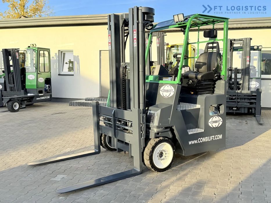 Combilift WÓZEK CZTEROKIERUNKOWY - WIELOKIERUNKOWY / CB4000 / GAS / TRIPLEX 5200MM / WOLNY SKOK / POZYCJONER WIDEŁ / PRZESUW WIDEŁ / STAN IDEALNY / Szeroka oferta wózków czterokierunkowych i bocznych, dopasowanych do różnorodnych potrzeb i zastosowań  COM