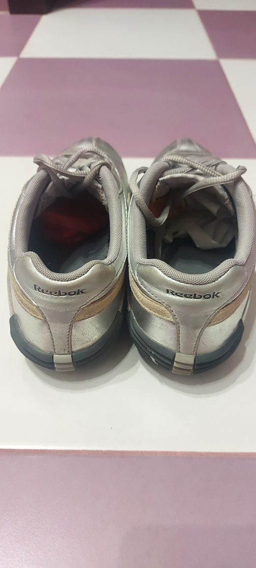 Продам кожаные кроссовки Reebok 36-37 размер. Идеальное состояние.