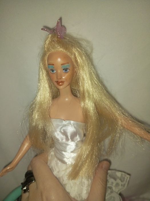 Кукла Барби Barbie открывает глаза с велосипедом