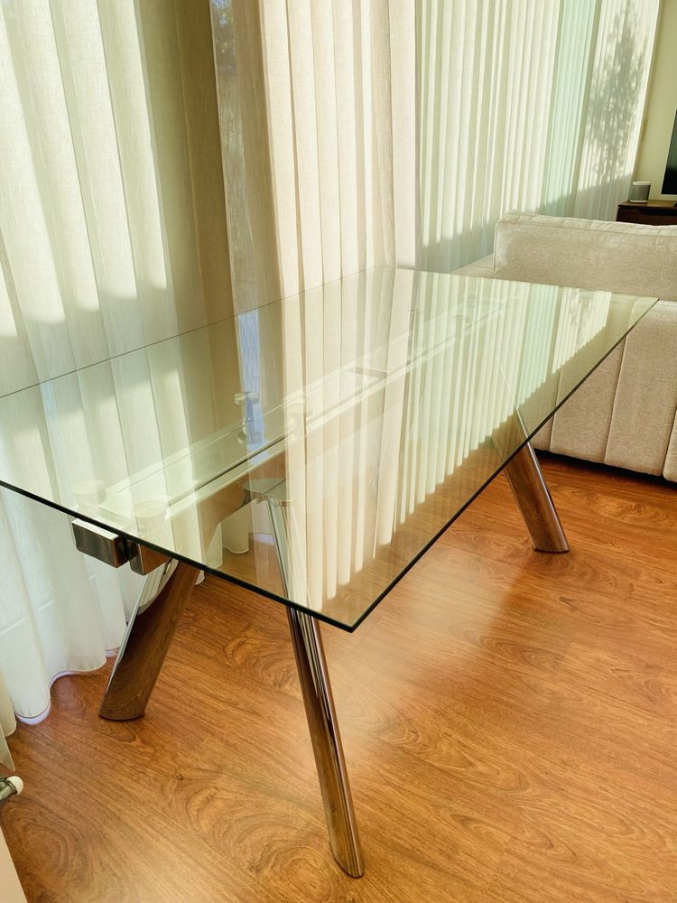 Mesa de sala em vidro e pés metalicos