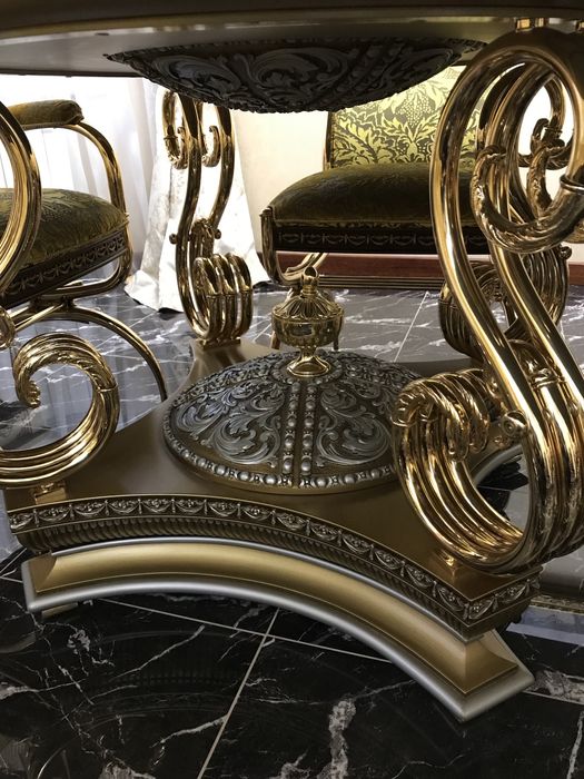 Стіл кухотий з кріслами