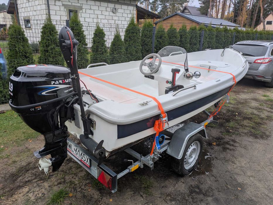Łódz motorowa turystyczna