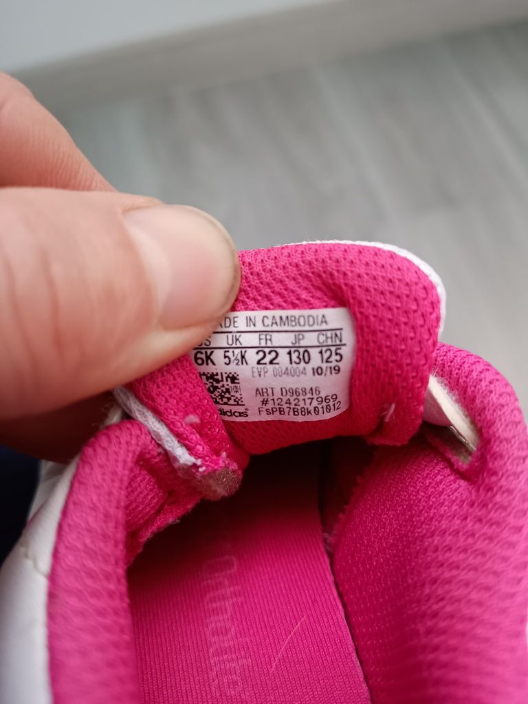 Buty dla dziewczynki Adidas roz 22