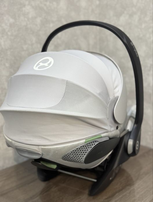 Автокрісло Cybex Cloud T Plus 2023 Off White — стан відмінний