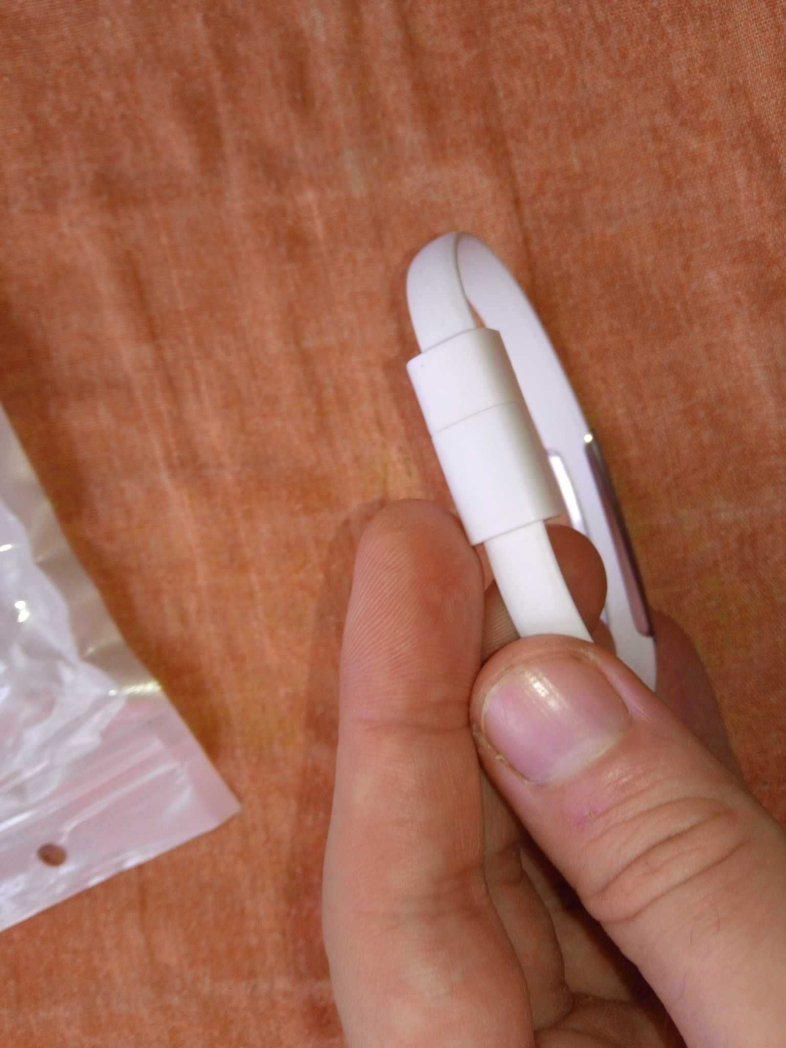Opaska na rękę bransoletka gumowa kabel do ładowania biały micro USB