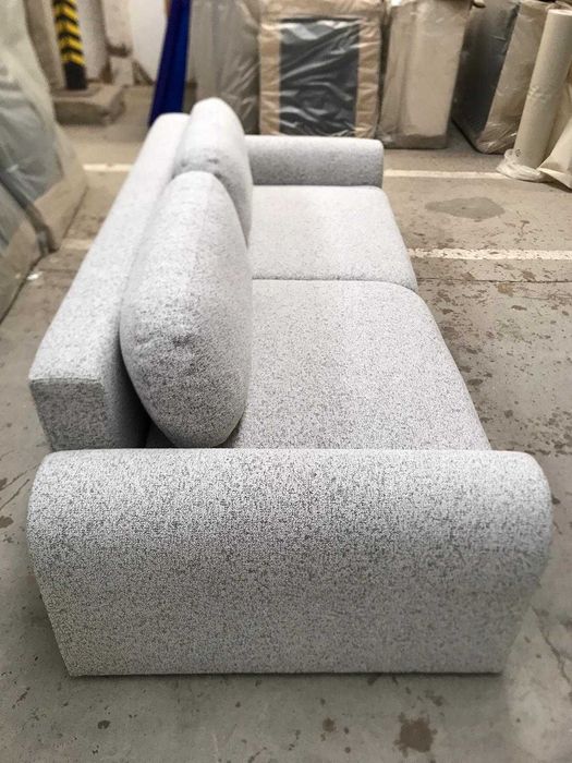 Piękna nowa sofa z funkcją spania