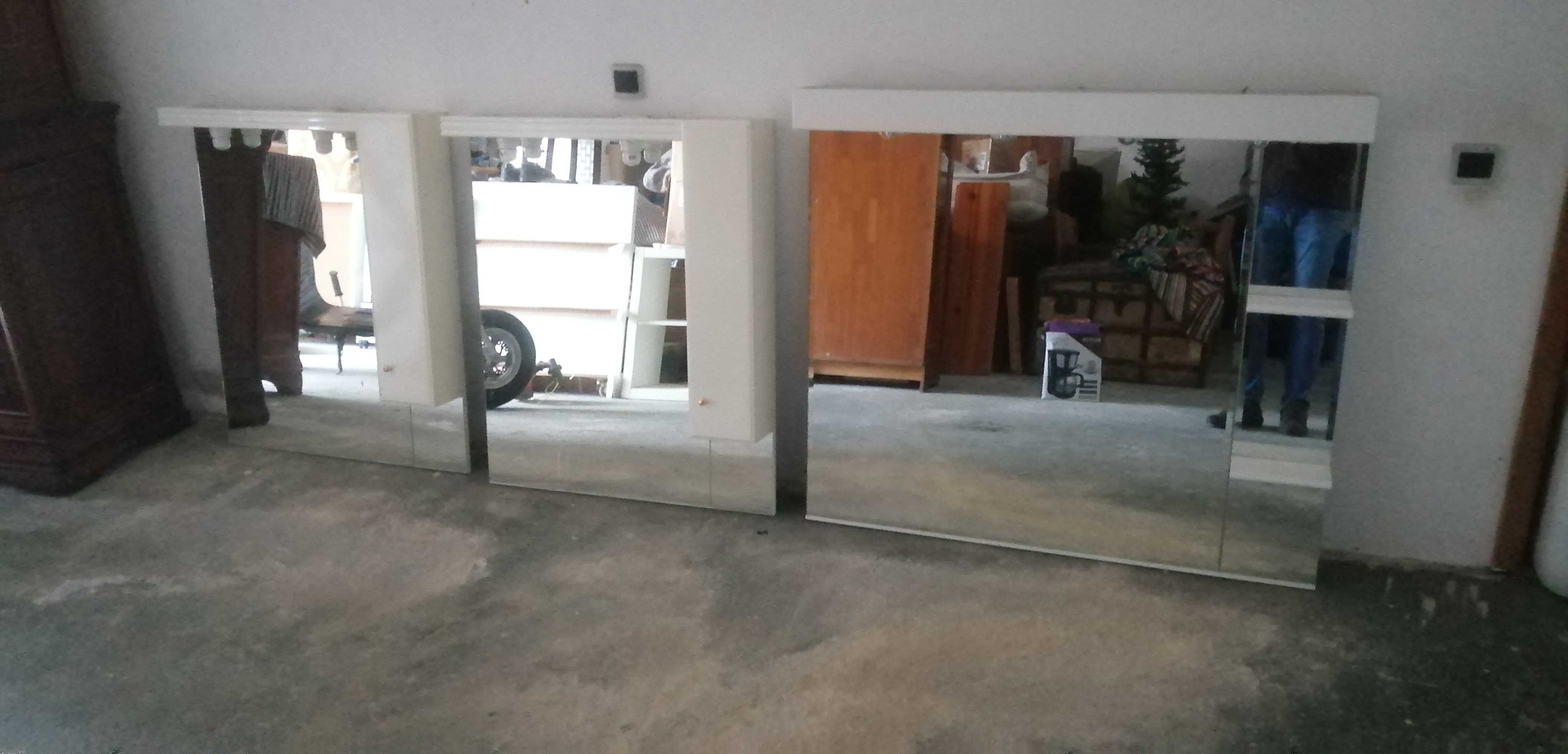 espelho de casa de banho com armário