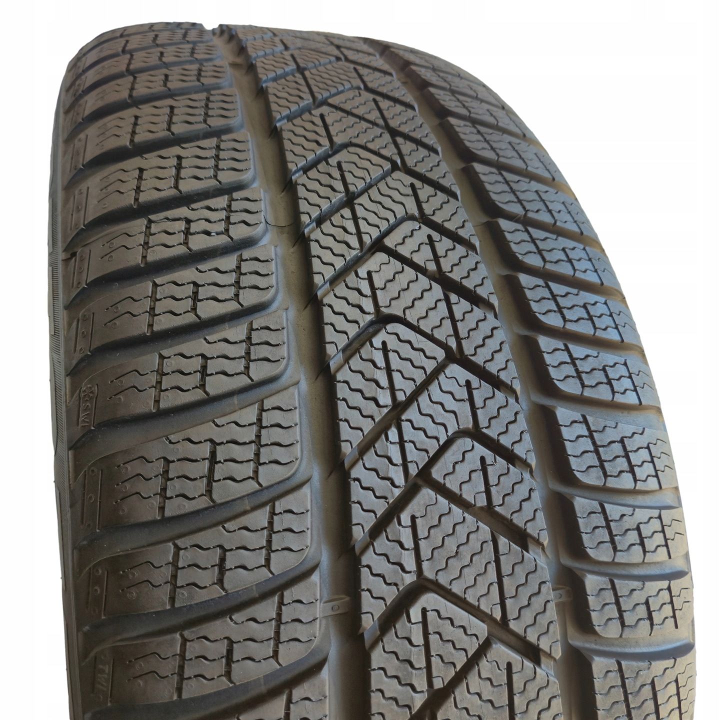 Pirelli winter sottozero 3 235/45 R18 94V 7,5 8mm