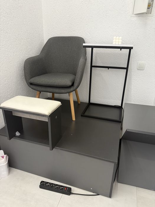 Подіум і крісло для педикюру