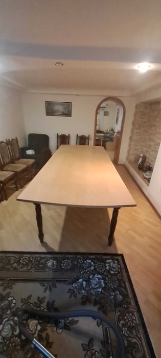 Стіл та 12 стільців