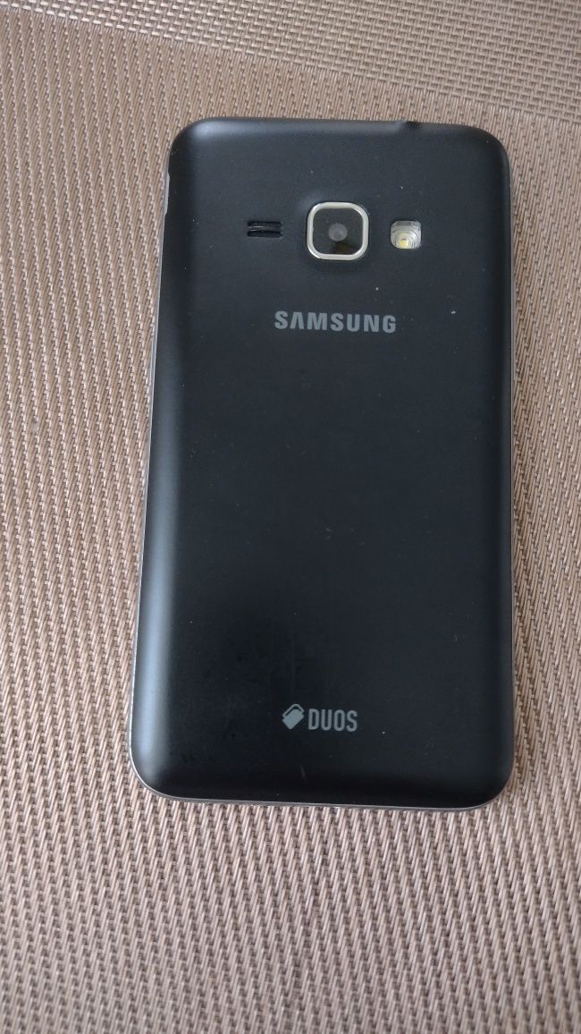 Смартфон Samsung Galaxy J1 SM- J120H duos