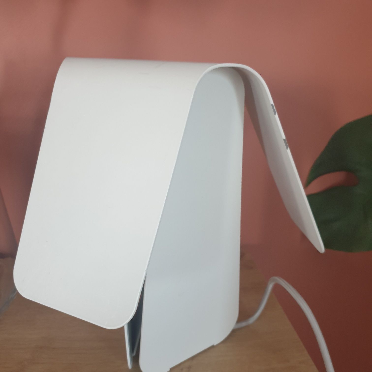 Norann copenhagen Lampka nocna stołowa metal biała