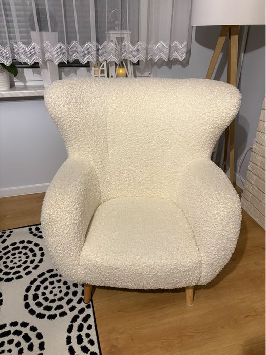 Fotel Jysk biały baranek