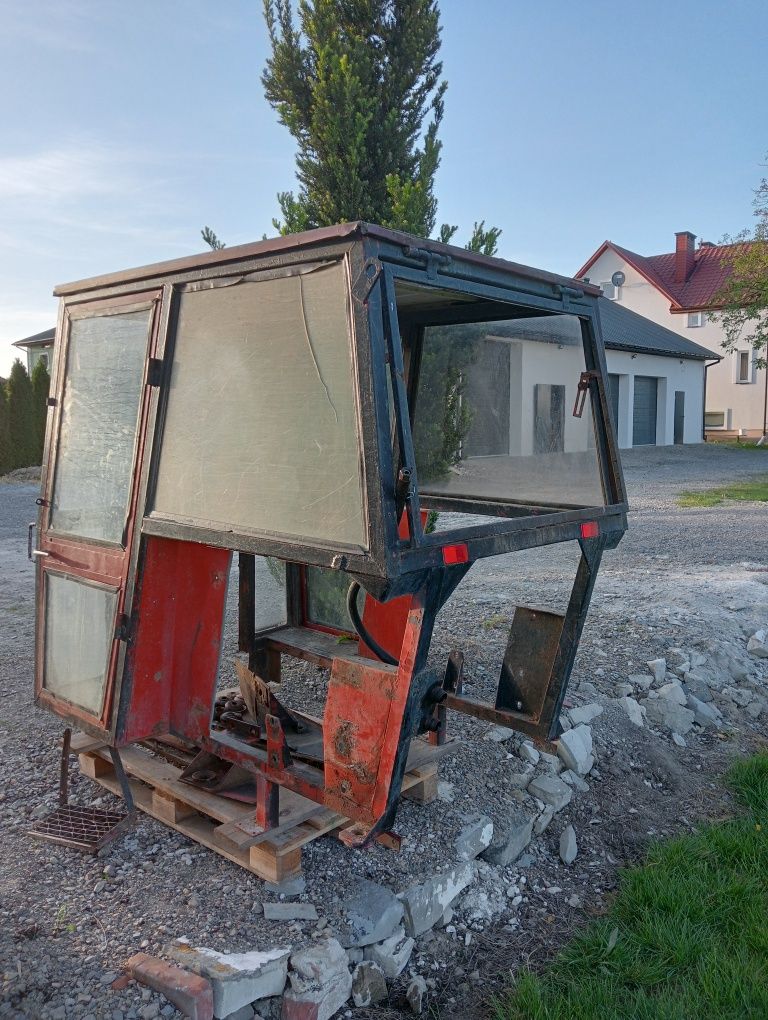 Kabina do Massey Ferguson MF 255, Ursus 3512