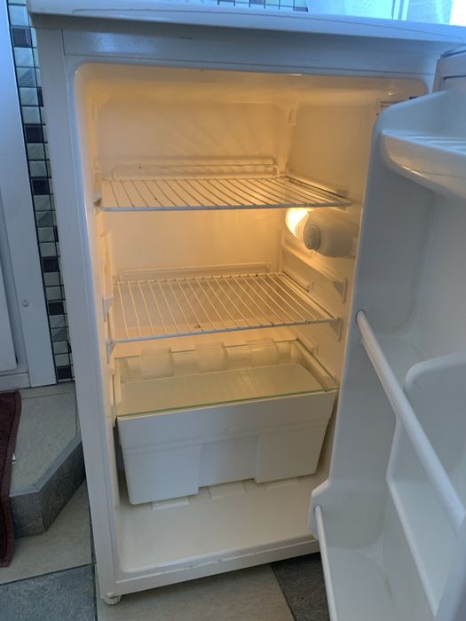 Продам маленький холодильник