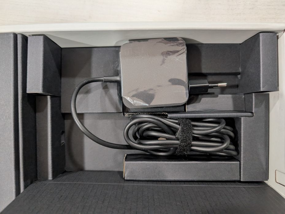 Portátil ASUS Zenbook - i7 1360P - OLED - 14" - Com garantia