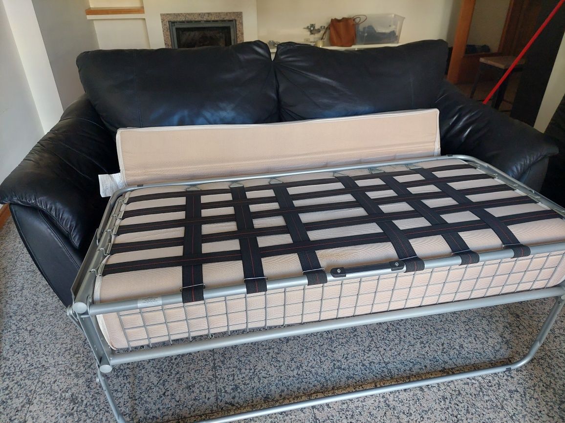 Sofá-cama preto couro - IKEA