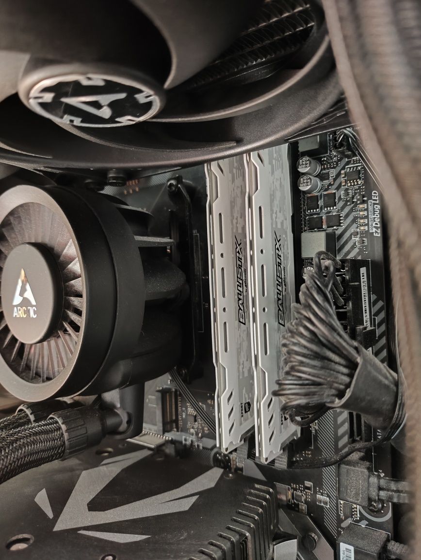 Komputer stacjonarny (Ryzen 5800X, RTX 2060, 16GB DDR4,